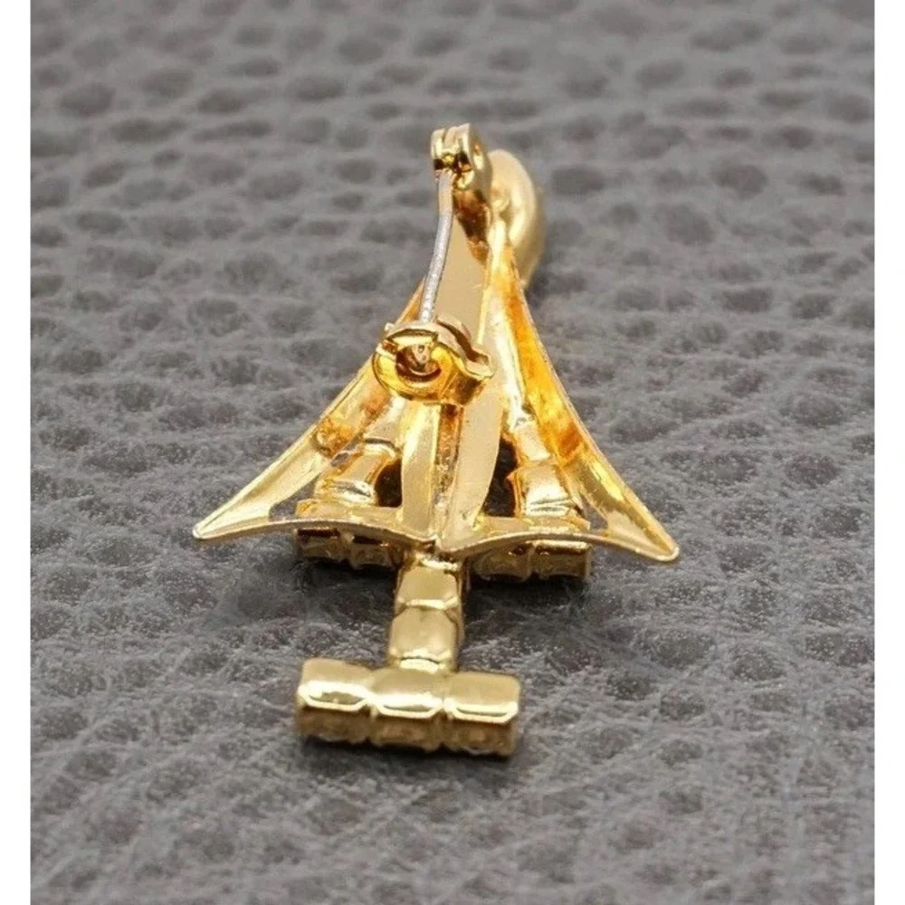 Vintage Christmas Tree Brooch Red Crystal Green Rhinestone Gold Tone Modernist